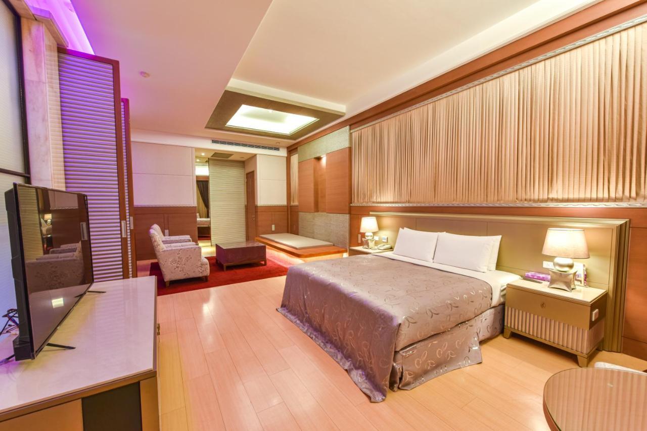 Purple Garden Motel Kaohsiung Exterior photo