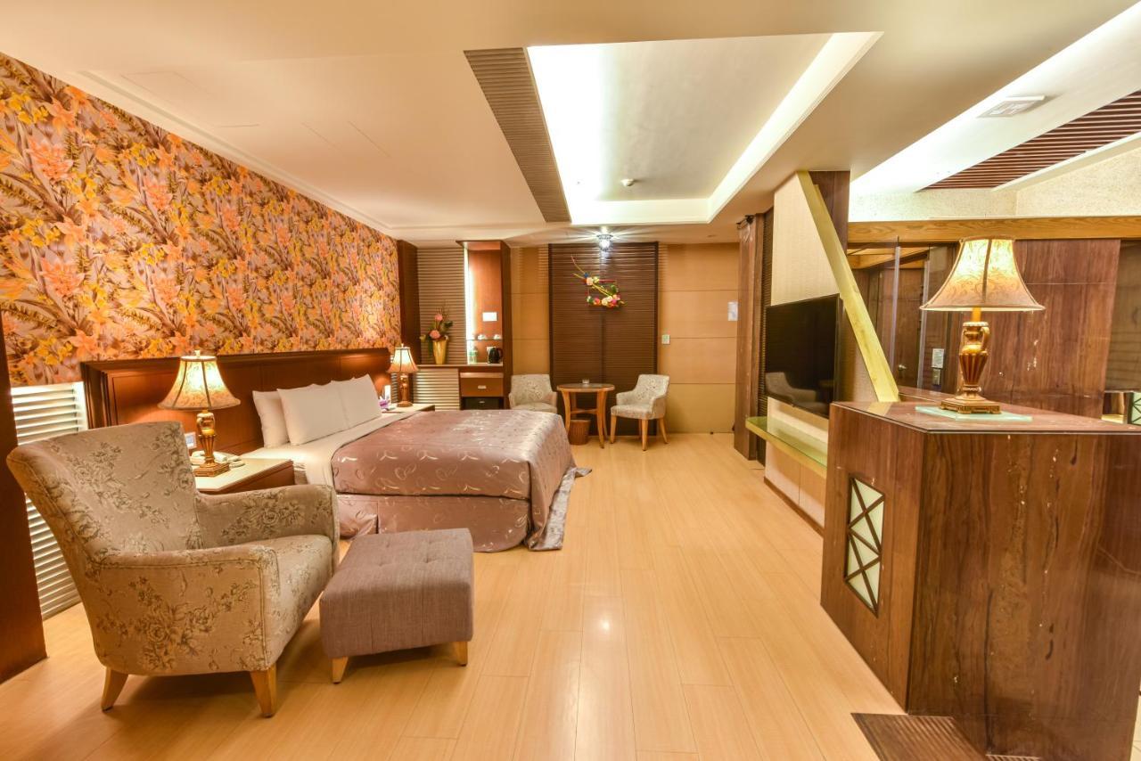 Purple Garden Motel Kaohsiung Exterior photo