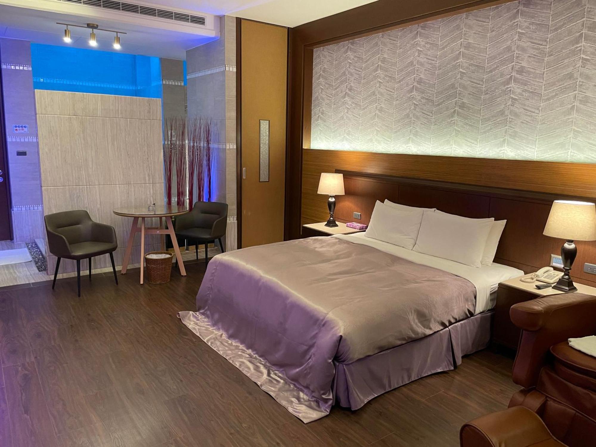 Purple Garden Motel Kaohsiung Exterior photo